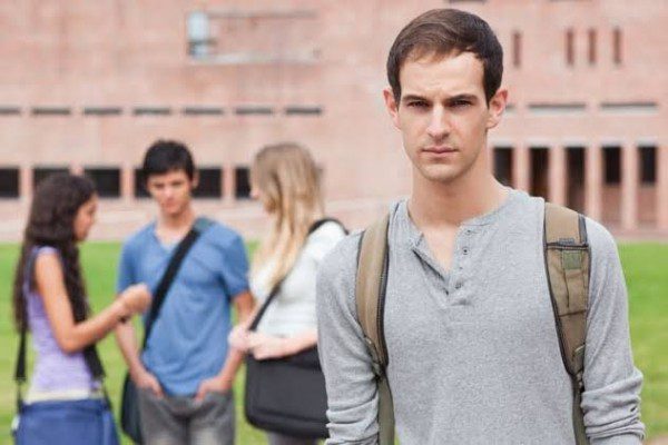 5 Kebiasaan Buruk Ini Paling Dibenci Orang Lain